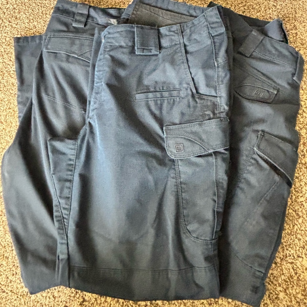 Women’s 5-11  Navy Tactical Pants.